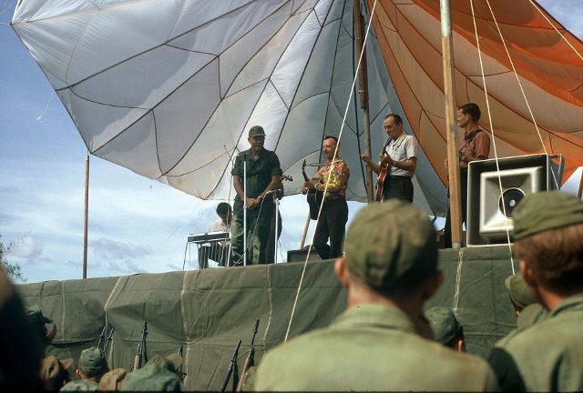 1 Xuan Loc - Hank Snow Show - 24 Dec 1966 i (640x432)