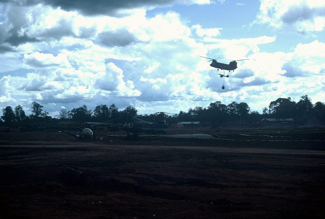 2 Xuan Loc - Chinook heliocopters b (640x432) (640x432) (2)