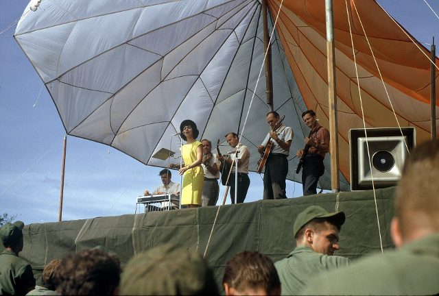 2 Xuan Loc - Hank Snow Show - 24 Dec 1966 e (640x432)