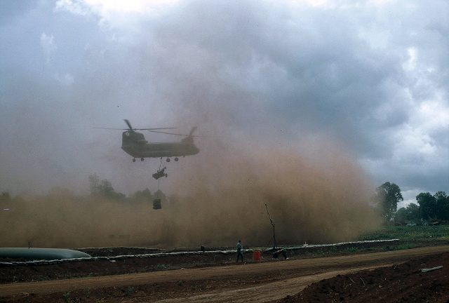 3 Xuan Loc - Chinook heliocopters d (640x432) (640x432)