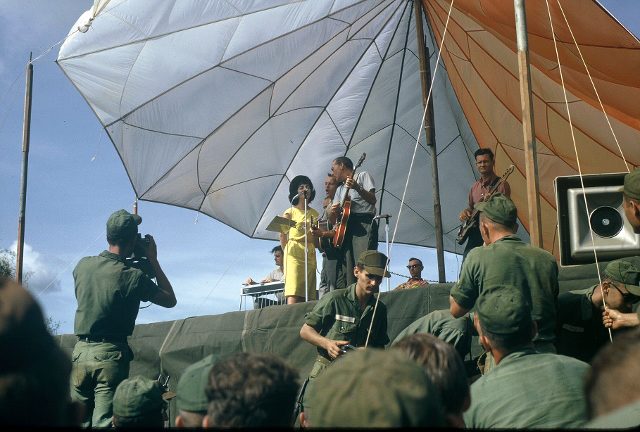 3 Xuan Loc - Hank Snow Show - 24 Dec 1966 g (640x432)