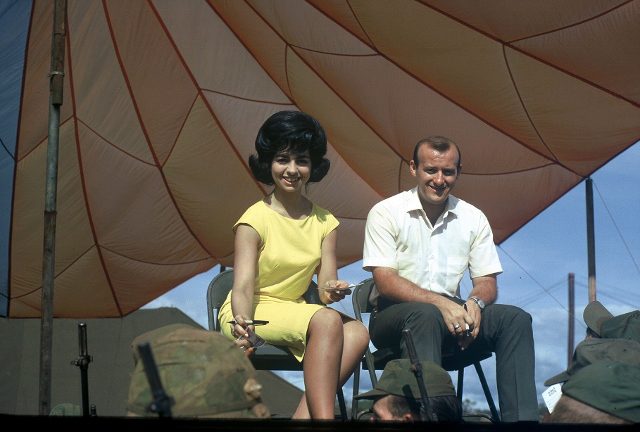 6 Xuan Loc - Hank Snow Show - 24 Dec 1966 b (640x432)