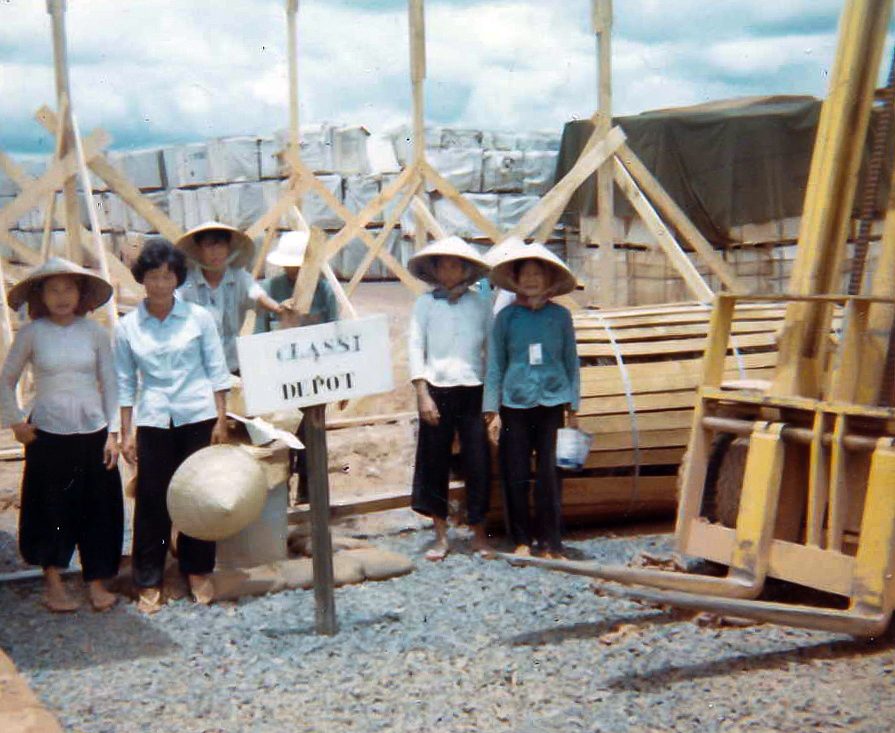 Class I supply point, civilian workers, 506th S&S Co, Long Binh - Aug 1966
