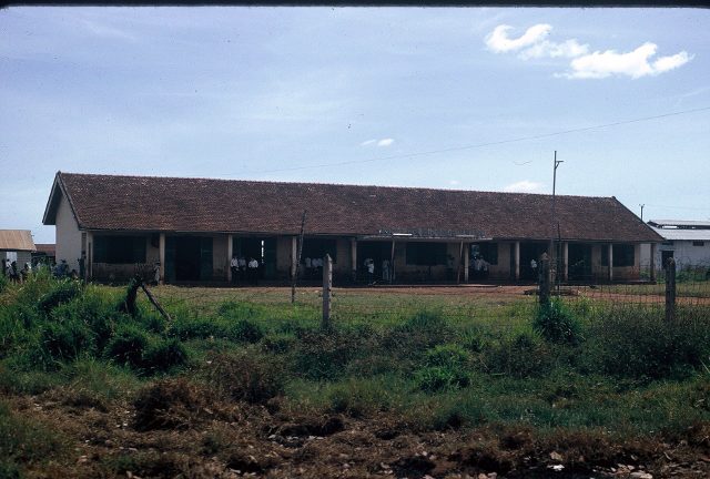 Convoy - Long Binh to Xuan Loc - abt Oct 1966 - school (640x432)