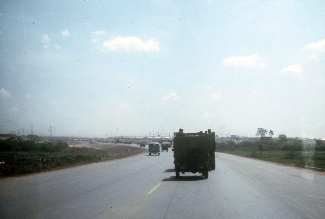 Long Binh to Saigon highway - traffic (640x432)