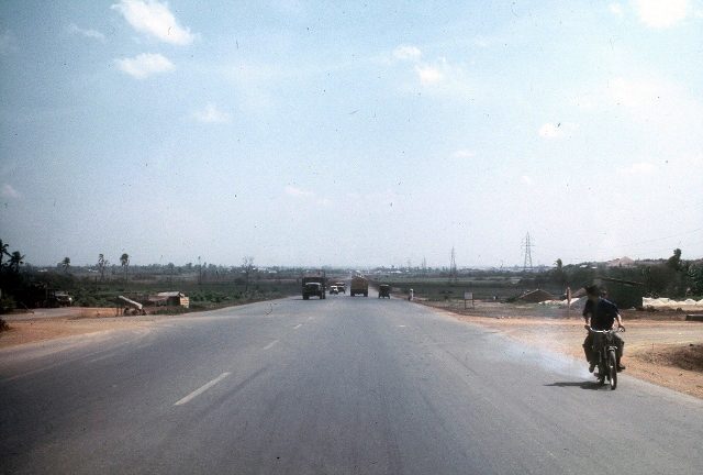 Long Binh to Saigon highway - view (640x432)