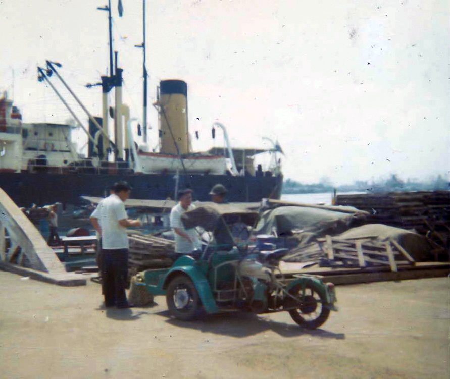 Saigon dock - Aug 1966