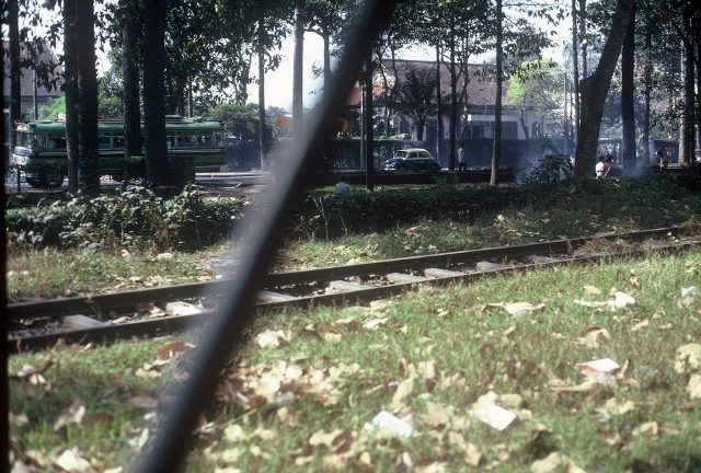Saigon - street and tracks - 1967 (640x432)