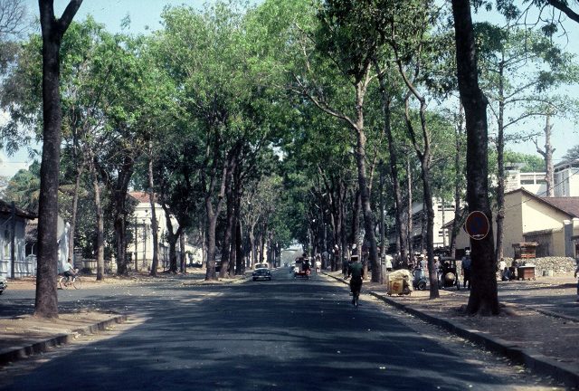 Saigon - street scene - 1967 (640x432)